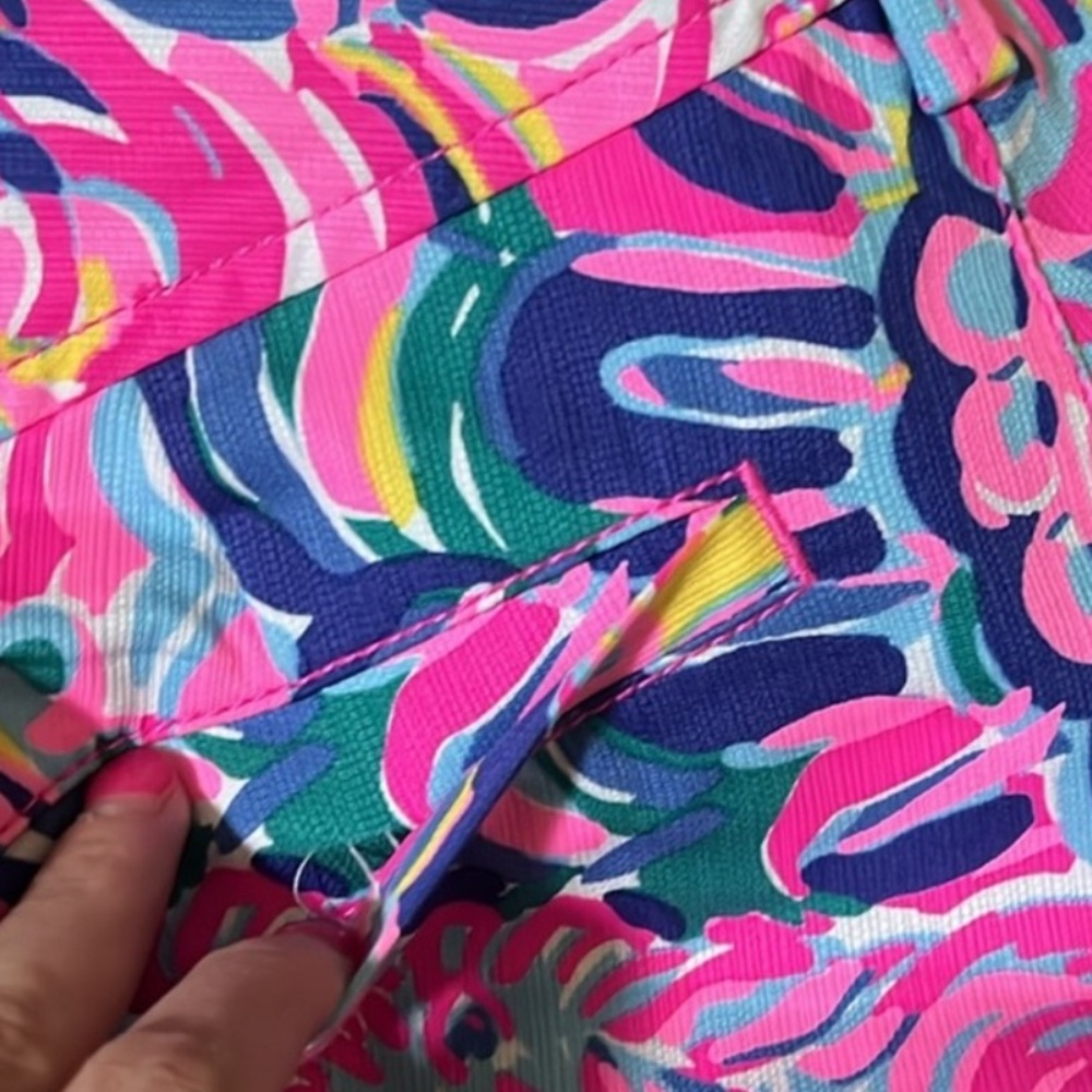 Lilly Pulitzer sz 4 Vibrant Pink & Blue floral Callahan Shorts w 4 1/2” inseam - Picture 12 of 16